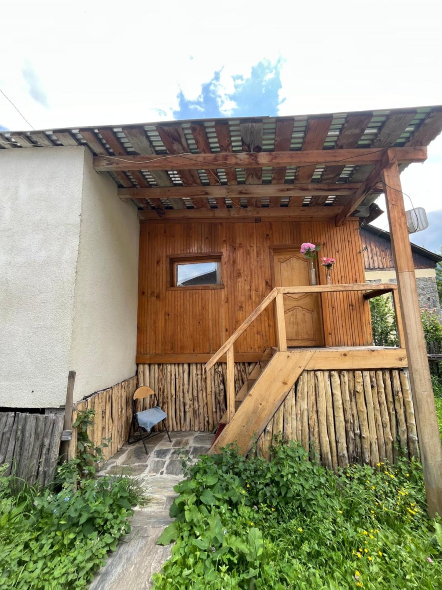 Вілла Wooden House Местія Екстер'єр фото